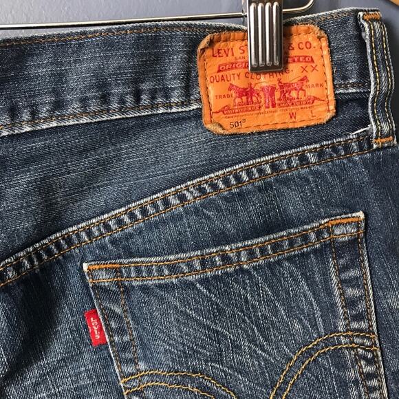 Levi’s Dark Wash Cutoff Denim Shorts | Low Rise Frayed Hot Shorts | W29 - Picture 4 of 6